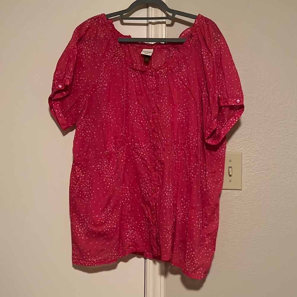 Pink short sleeve top with attached camisole. Sonoma brand XXL. Like new.